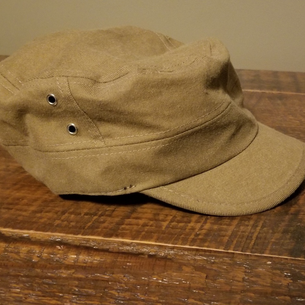 Women's tan hat